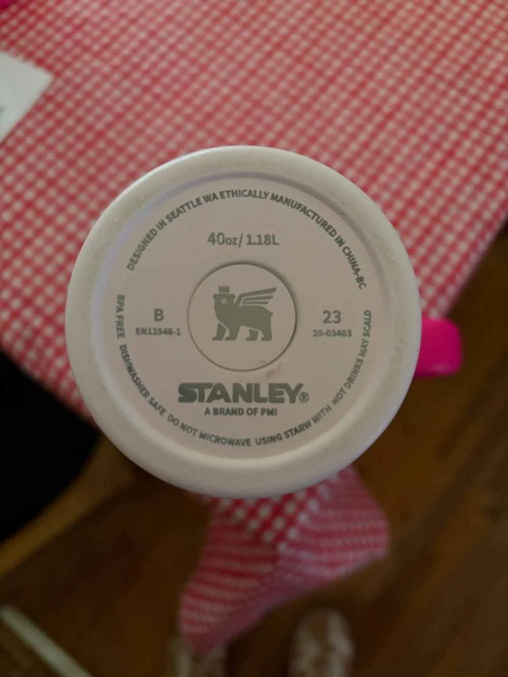 Stanley Flamingo 40oz - Picture 3 of 5